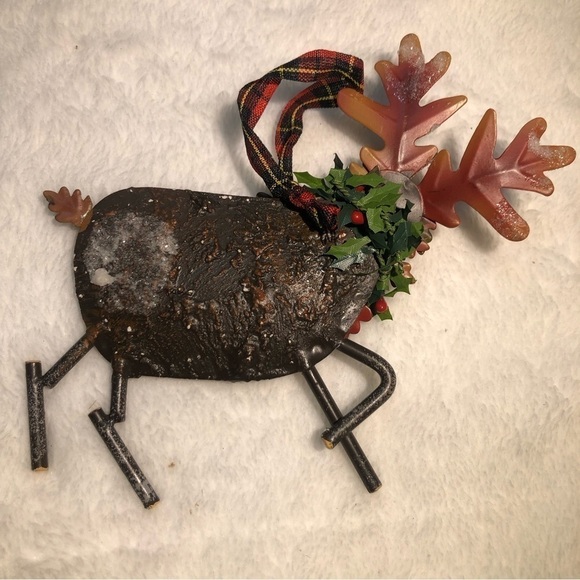 Beautiful Rustic Metal  Reindeer Christmas Ornament - Picture 2 of 6
